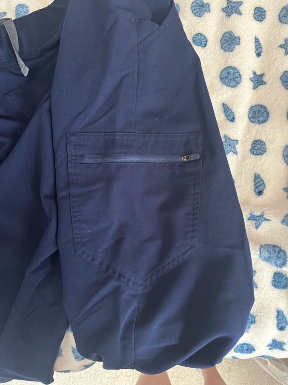 Figs Women’s Zamora Navy Jogger Scrubs with Gray Drawstring Size Small - Picture 5 of 5